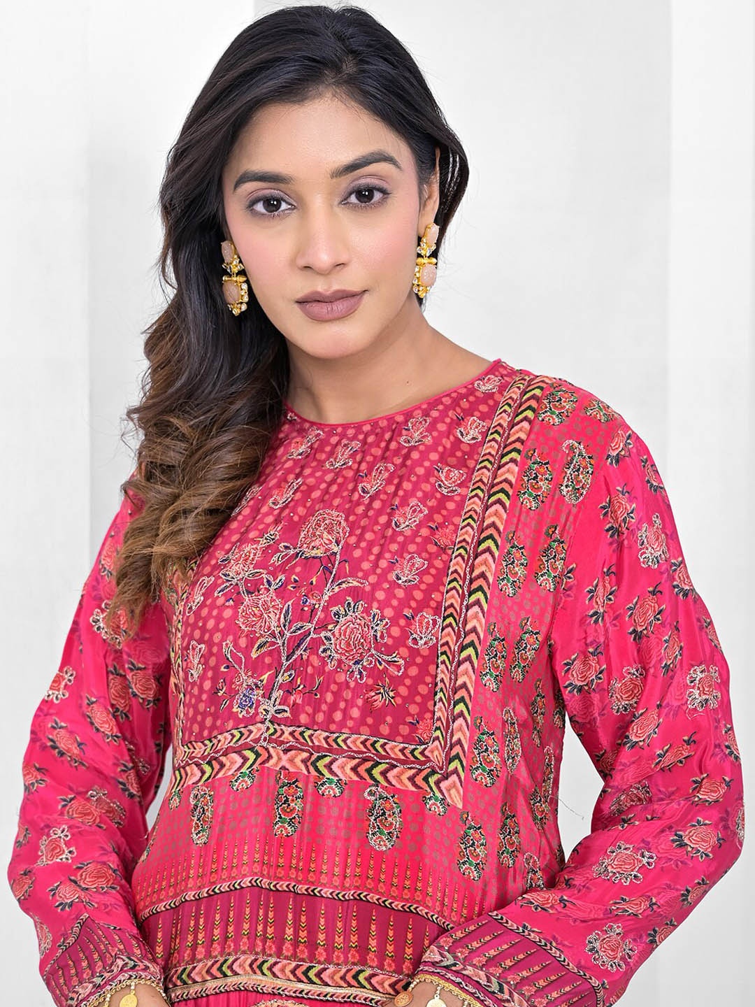

Vishudh Ethnic Printed Long Sleeves Beads & Stones Pure Gaggi Silk Kurta Set, Pink