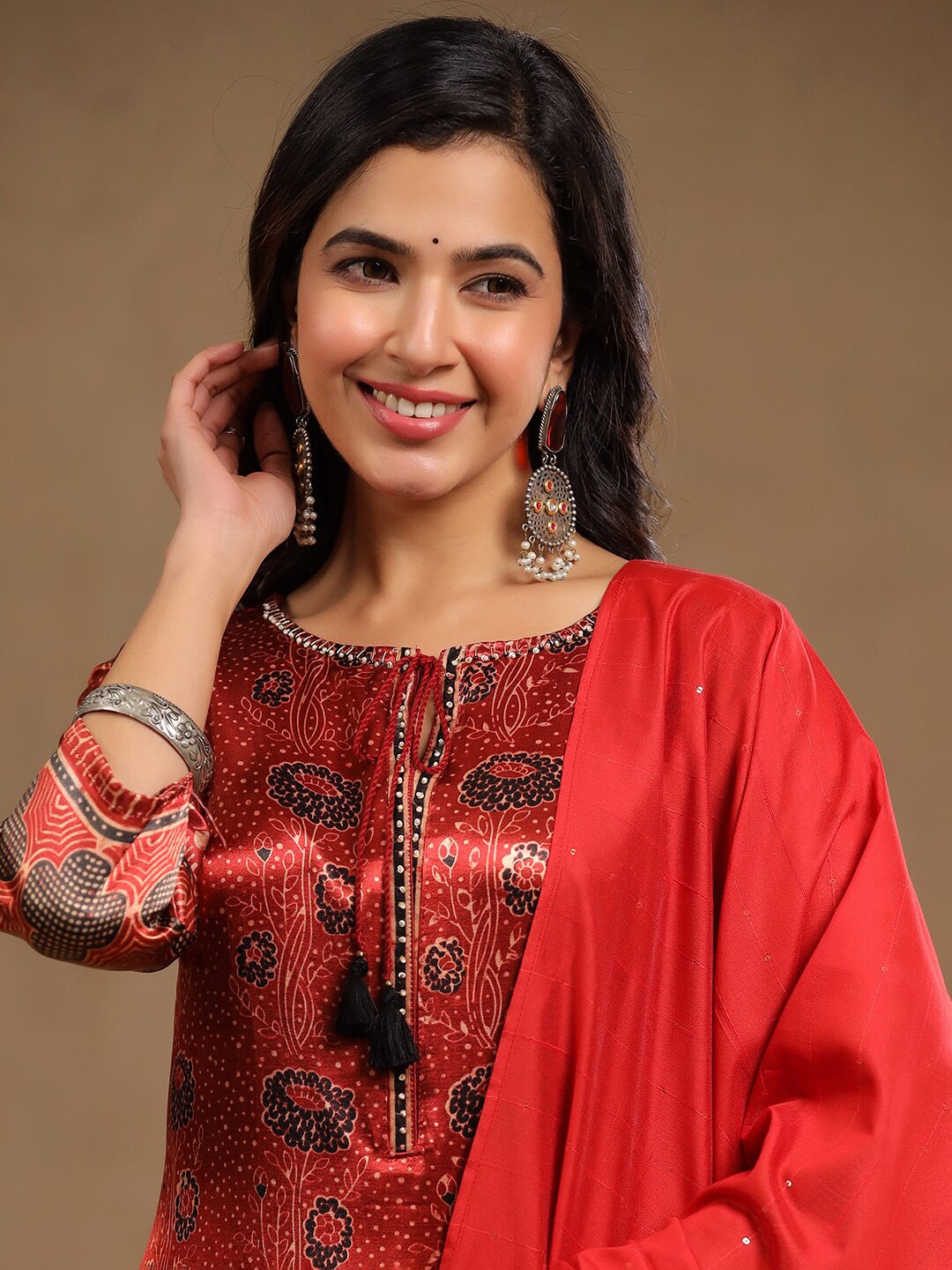 

Vishudh Ethnic Motifs Printed Regular Kurta with Trousers & Dupatta, Red