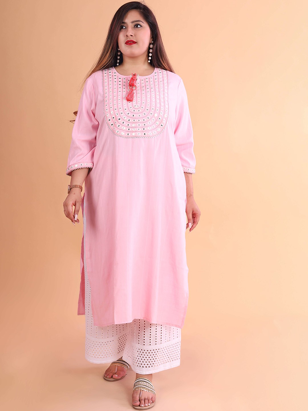 

madam PLUS Women Floral Embroidered Thread Work Dobby Kurta, Pink