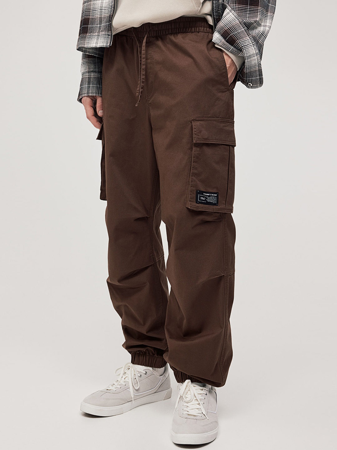 

H&M Men Relaxed Fit Cotton Cargo Joggers, Brown