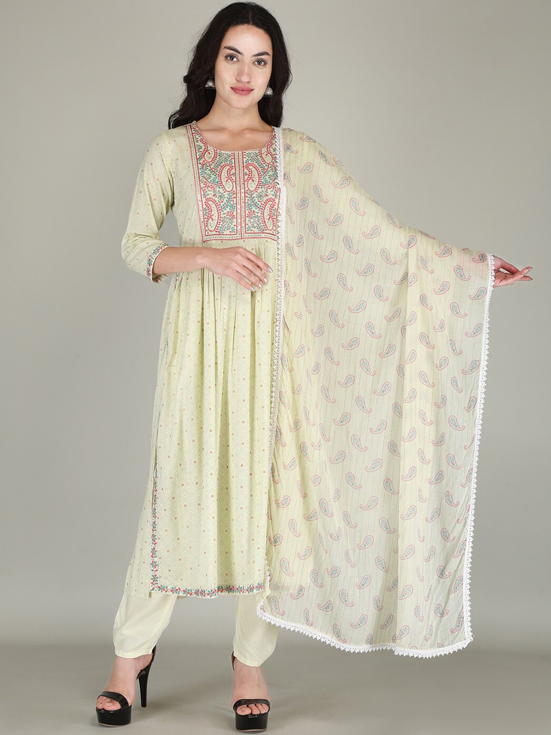 

PARTHVI Floral Printed Regular Kurta With Trousers & Dupatta, Cream