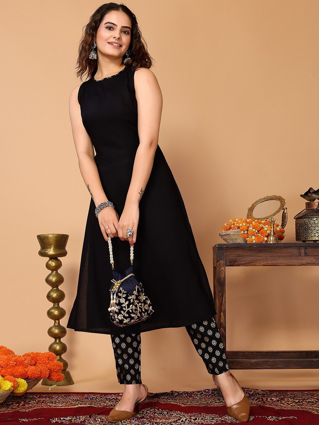 

ODETTE Sleeveless Straight Kurta with Trousers, Black