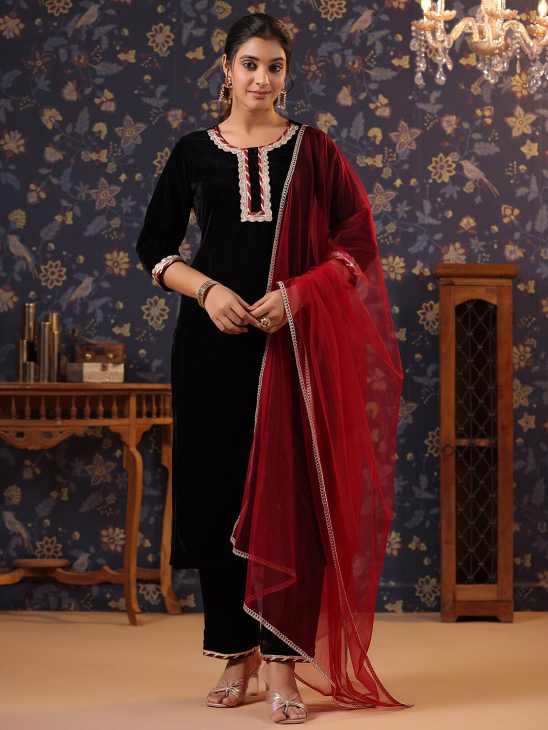 

ODETTE Yoke Design Regular Gotta Patti Velvet Kurta with Trousers & Dupatta, Black