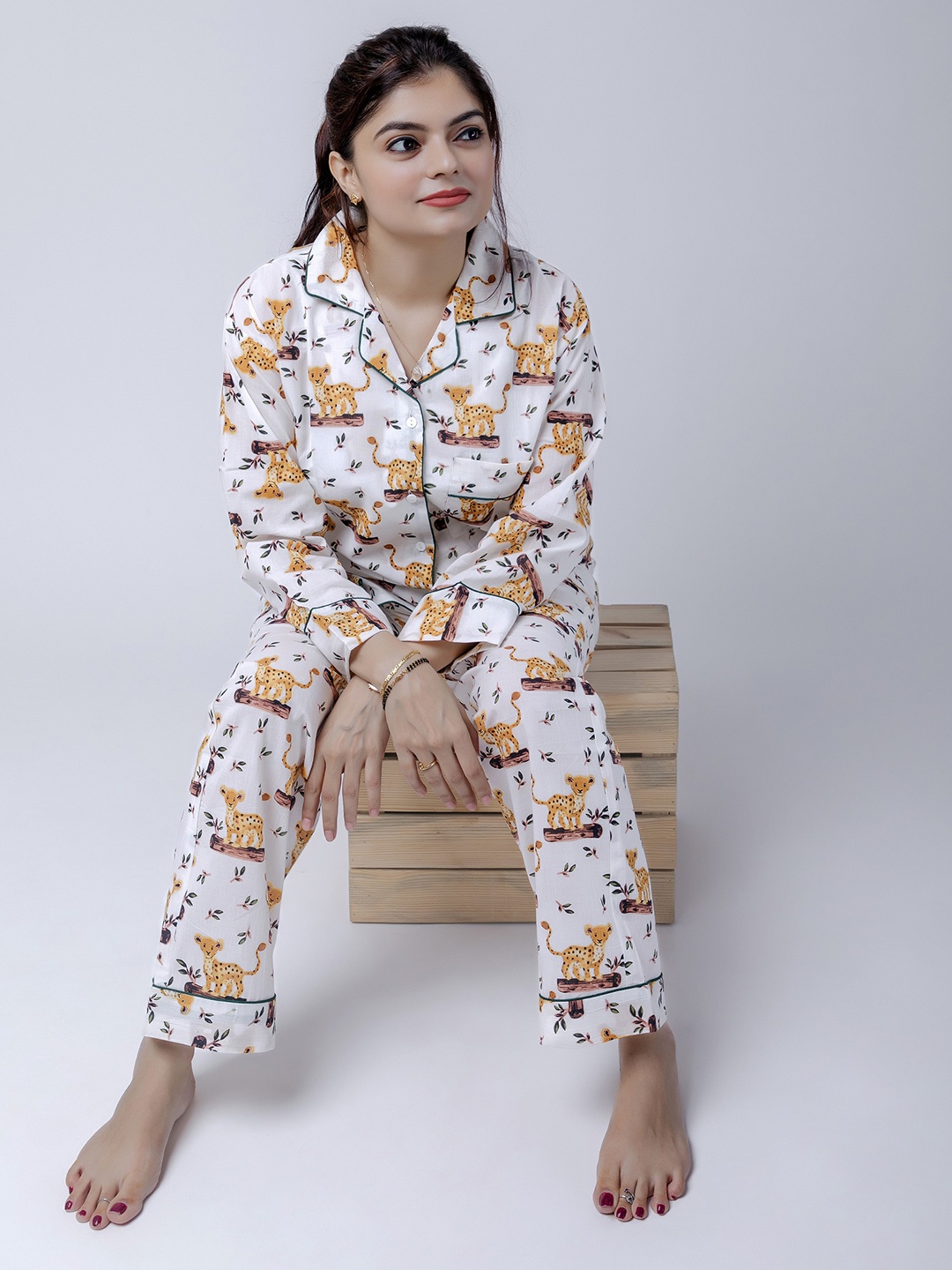 

MASU LIVING Graphic Printed Pure Cotton Night suit, White