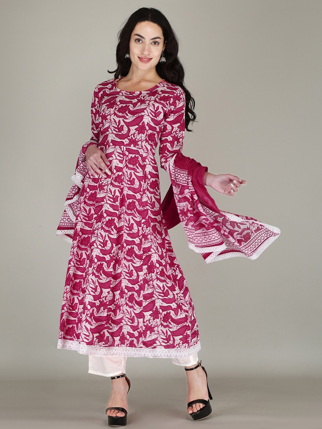 

PARTHVI Floral Printed Regular Phulkari Kurta with Trousers & Dupatta, Pink