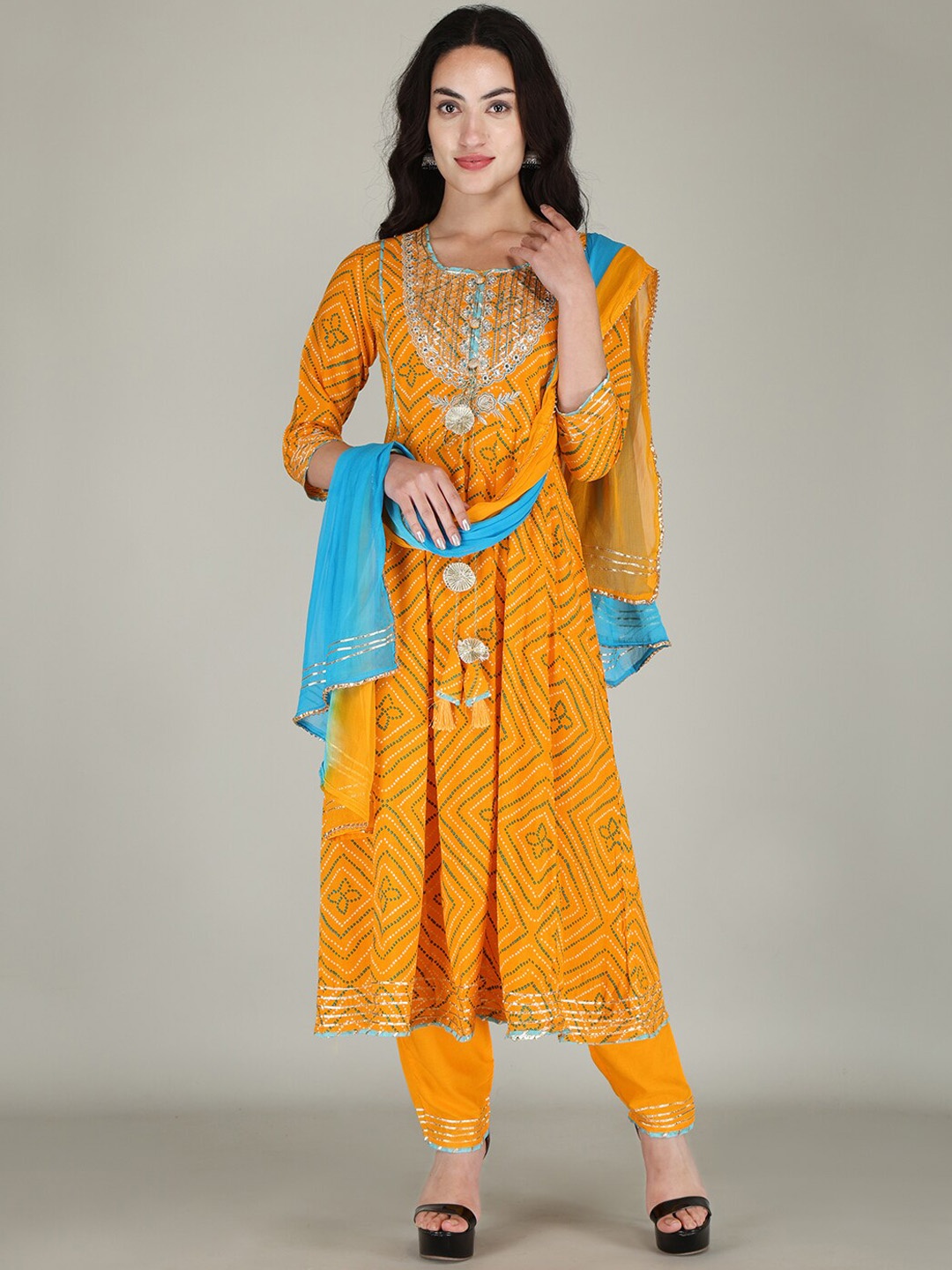 

PARTHVI Leheriya Printed Regular Gotta Patti Kurta with Trousers & Dupatta, Yellow