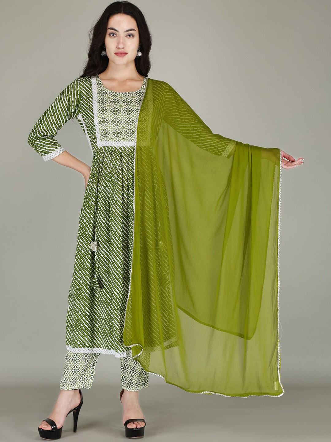 

PARTHVI Abstract Printed Thread Work Straight Kurta With Trousers & Dupatta, Green