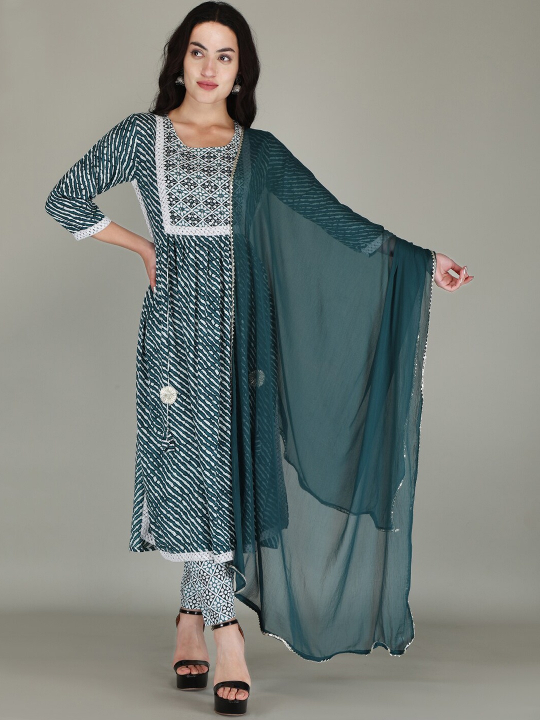 

PARTHVI Abstract Printed Thread Work Straight Kurta With Trousers & Dupatta, Green