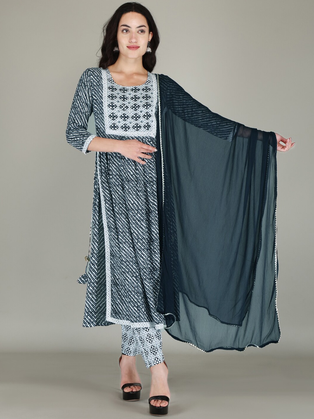 

PARTHVI Floral Printed Thread Work Straight Kurta With Trousers & Dupatta, Black