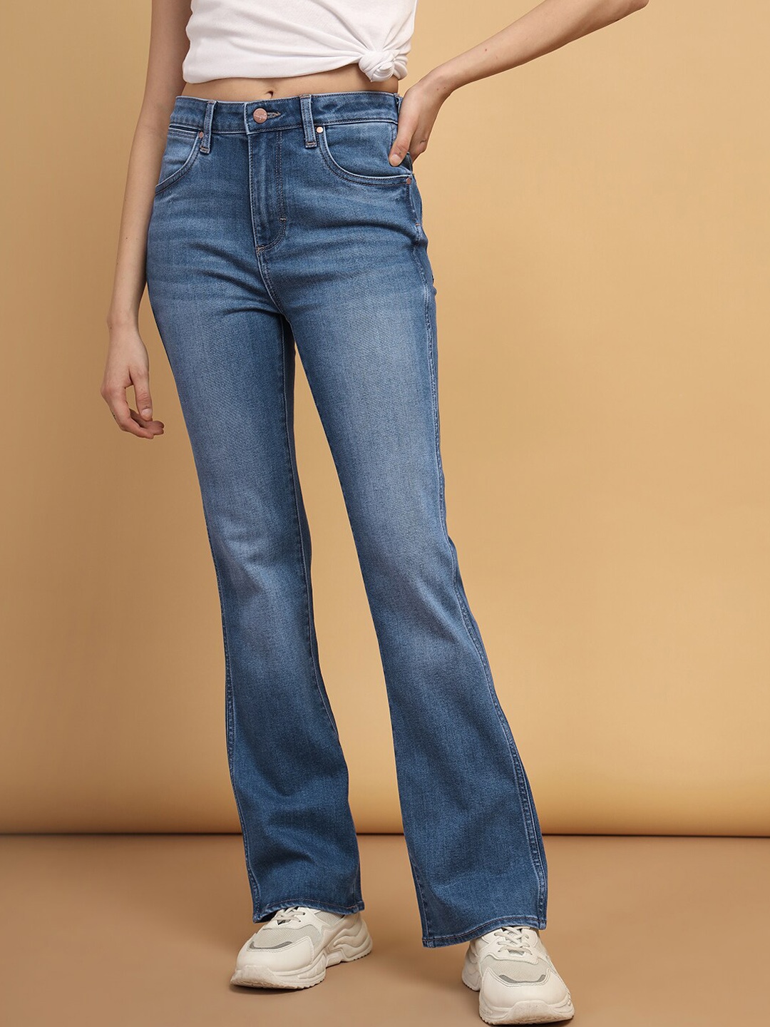 

Wrangler Women Bootcut High-Rise Clean Look Light Fade Stretchable Jeans, Blue
