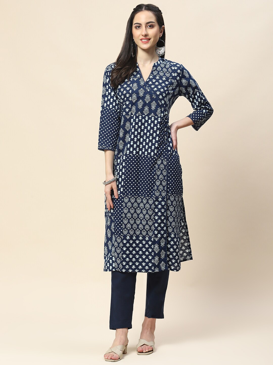 

Meena Bazaar Ethnic Motifs Printed Mandarin Collar Angrakha Kurta with Trousers, Navy blue