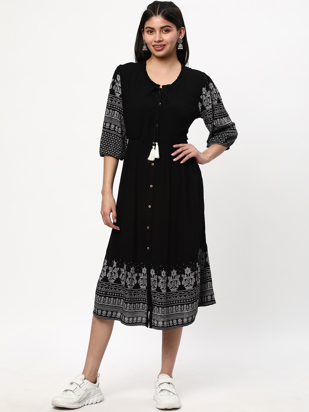 

R&B Women Ethnic Motifs Keyhole Neck Thread Work Kurta, Black