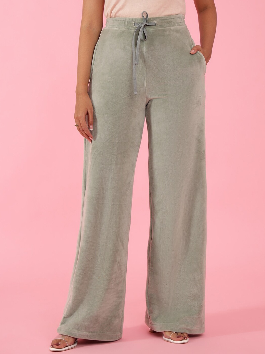 

DELAN Women Mid-Rise Velour Track Pants, Green