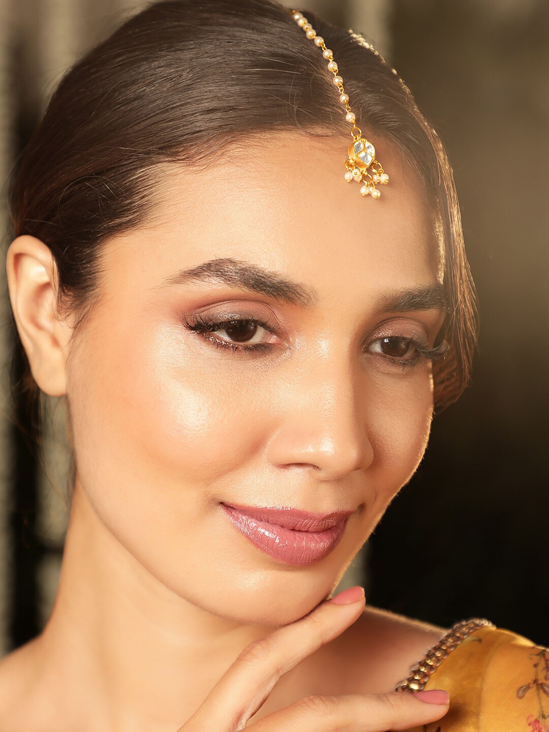 

Rubans Gold-Plated Kundan Studded Maang Tikka Head Jewellery