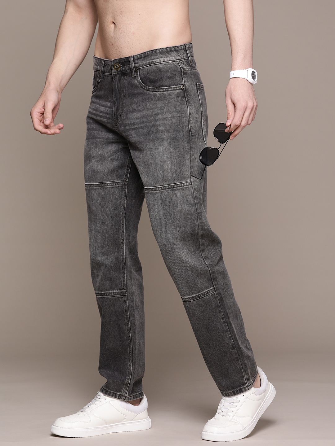 

Roadster Men Relaxed Fit Pure Cotton Jeans, Grey
