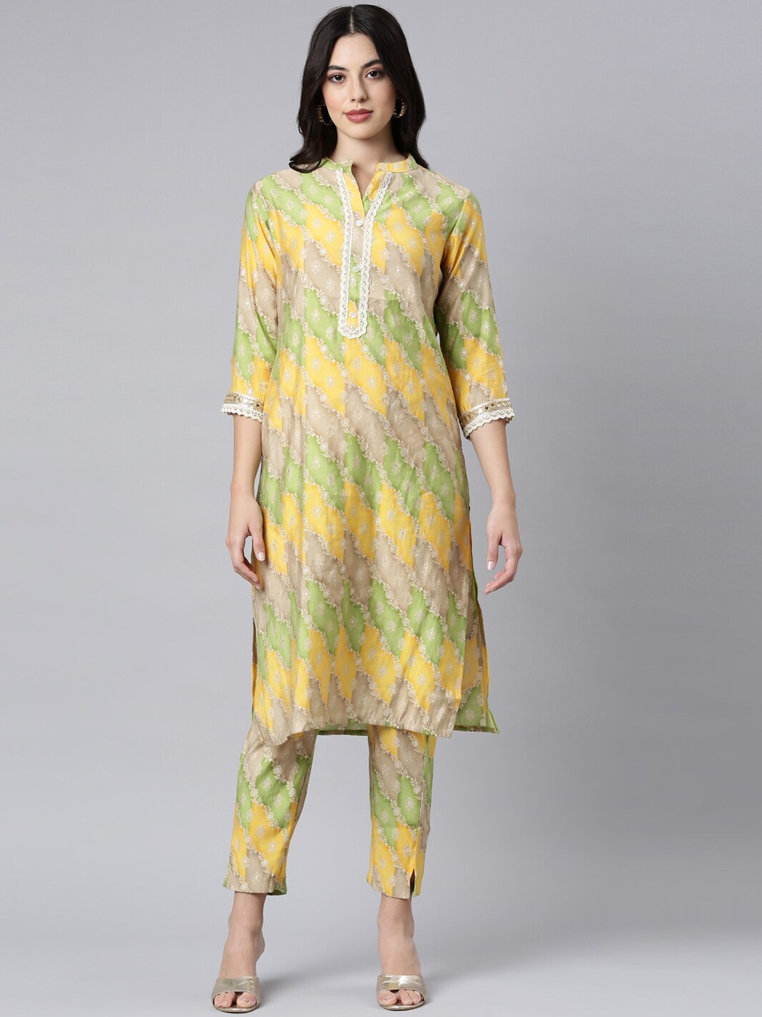 

Neerus Floral Printed Regular Patchwork Kurta with Trousers, Yellow