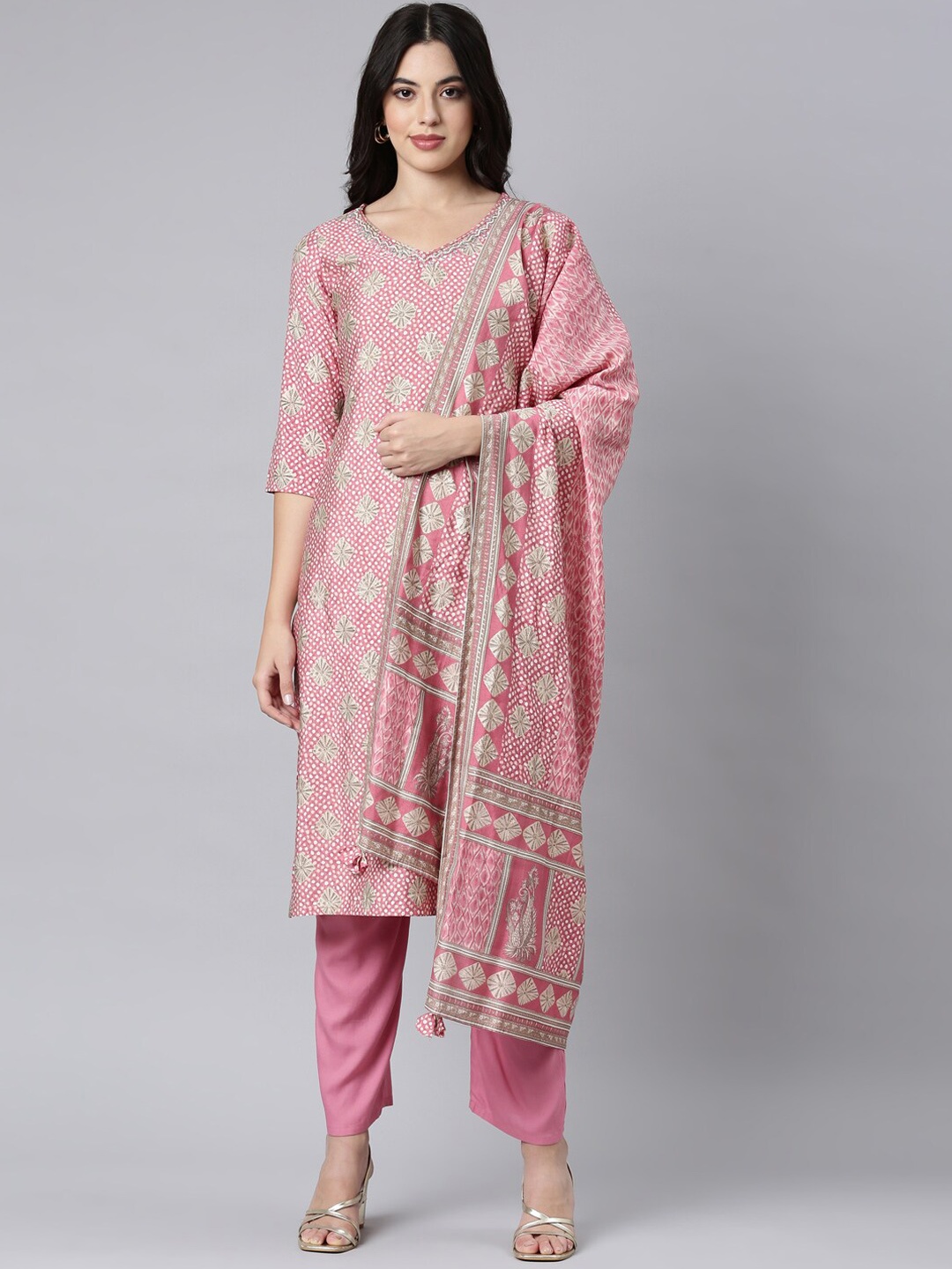 

Neerus Bandhani Printed Regular Sequinned Kurta with Trousers & Dupatta, Pink