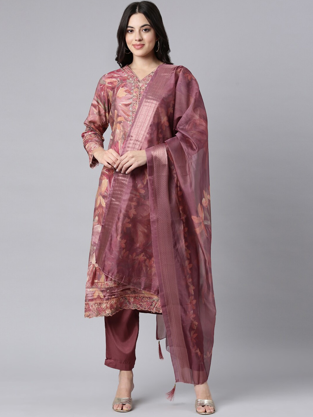 

Neerus Floral Printed Regular Thread Work Kurta with Trousers & Dupatta, Pink