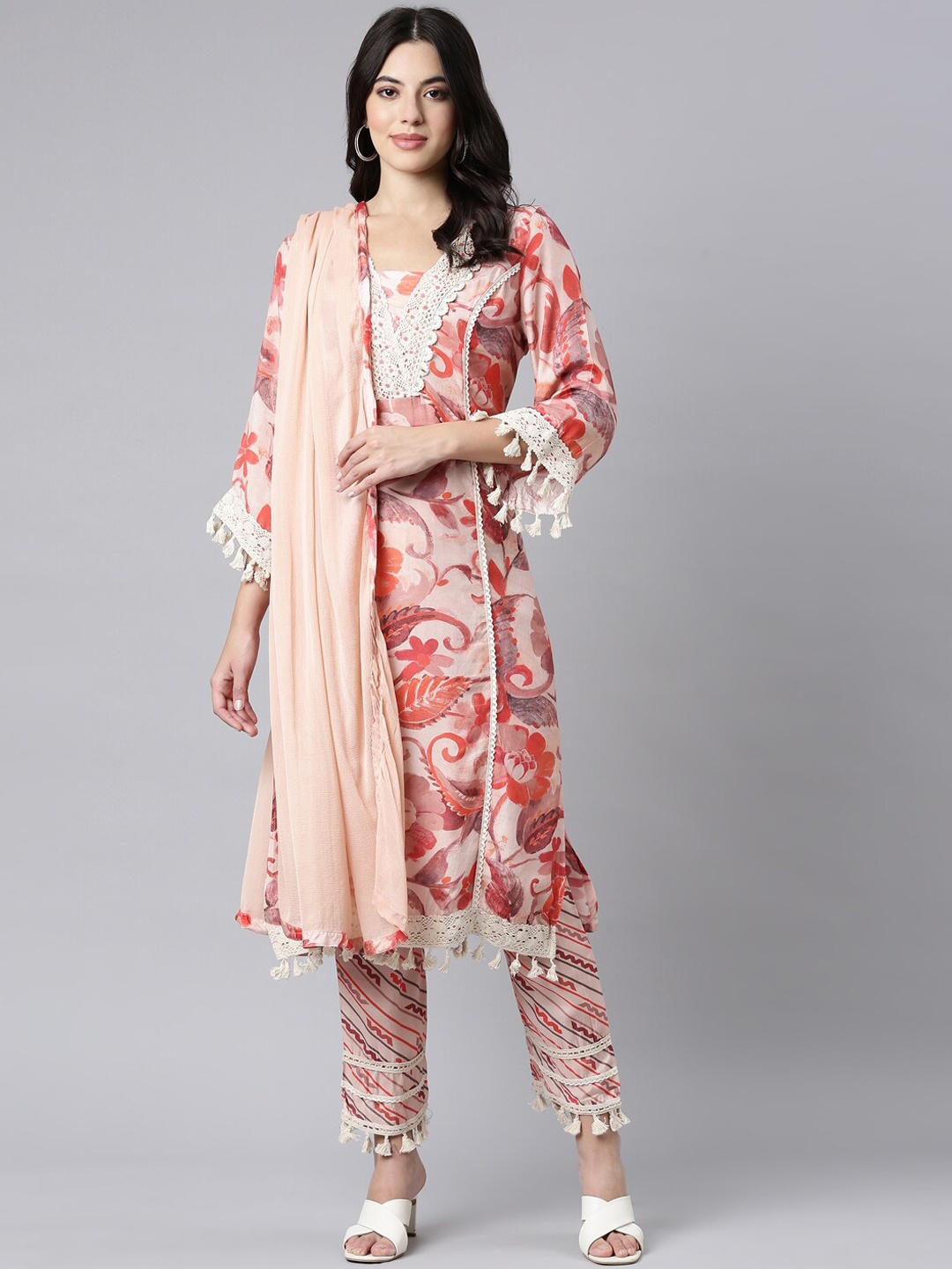 

Neerus Floral Printed Regular Kurta With Trousers & Dupatta, Peach