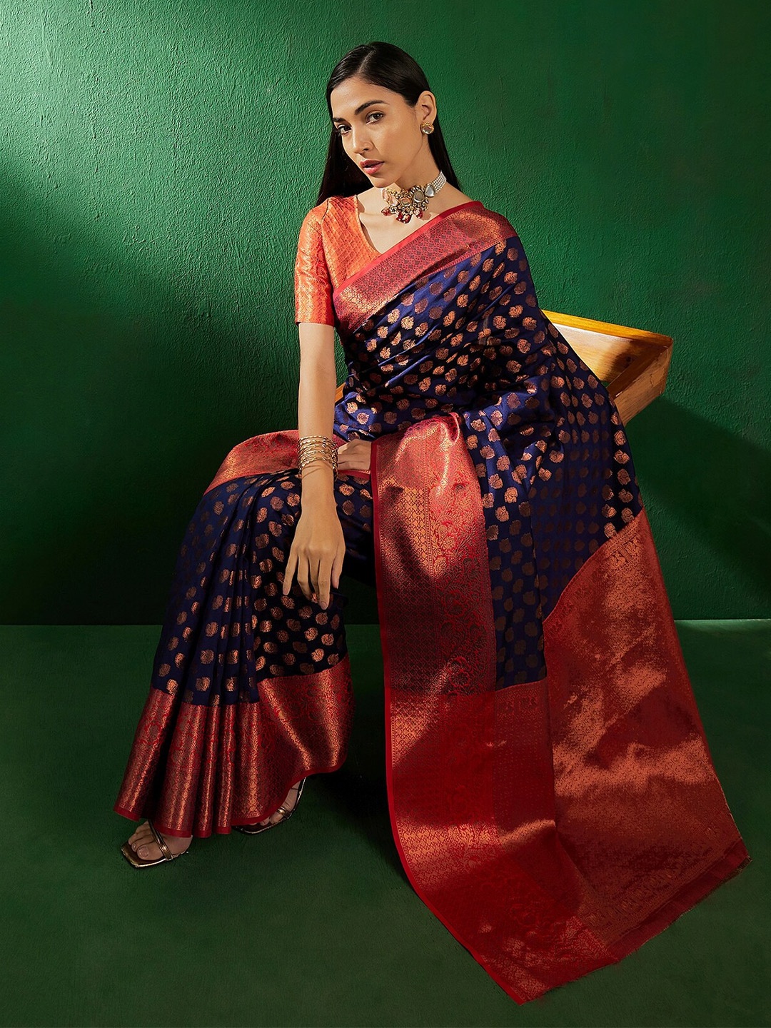 

Sangria Woven Banarasi Silk Sarees With Blouse, Navy blue