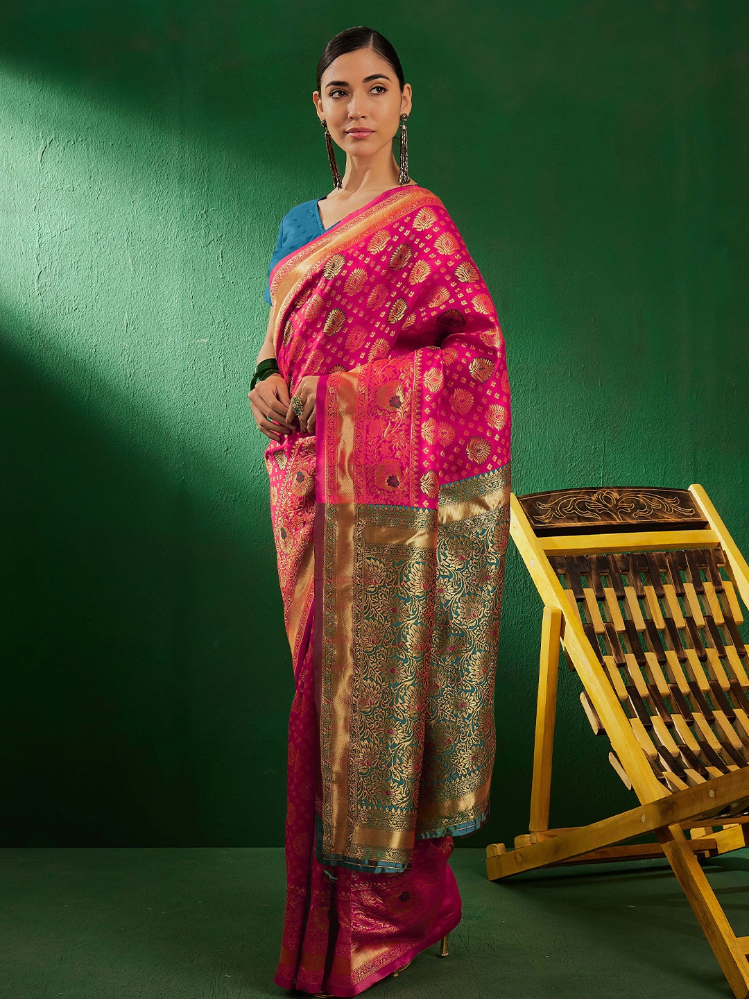 

Sangria Pink & Gold Toned Woven Design Zari Banarasi Saree
