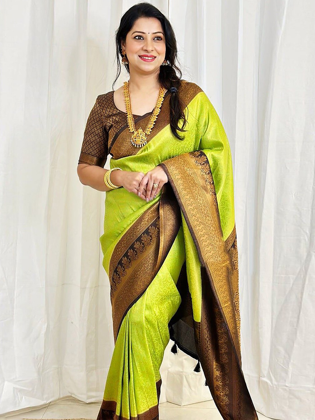 

Anjaneya Sarees Floral Woven Design Zari Banarasi Saree, Yellow