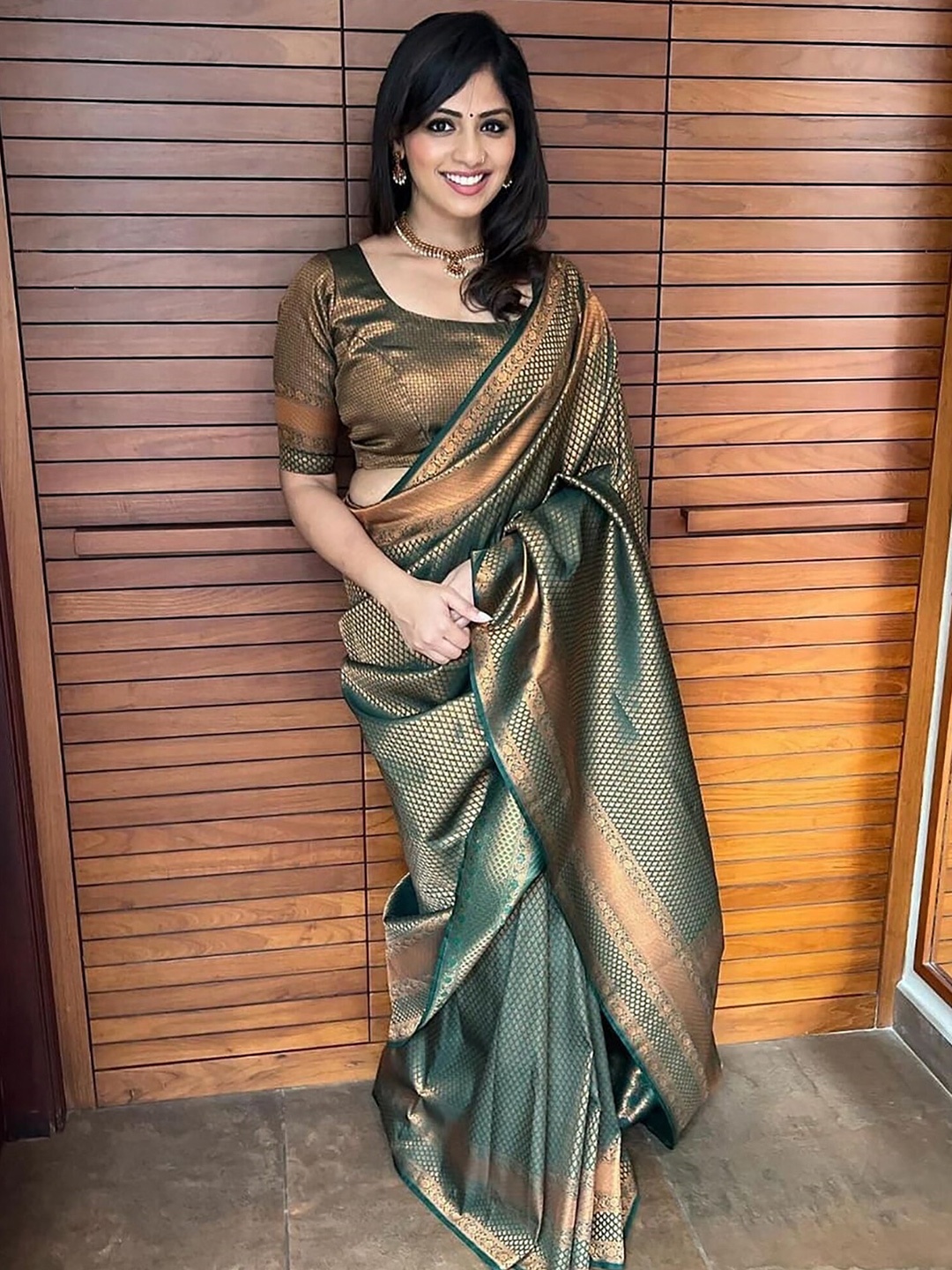 

Anjaneya Sarees Woven Design Zari Banarasi Saree, Green