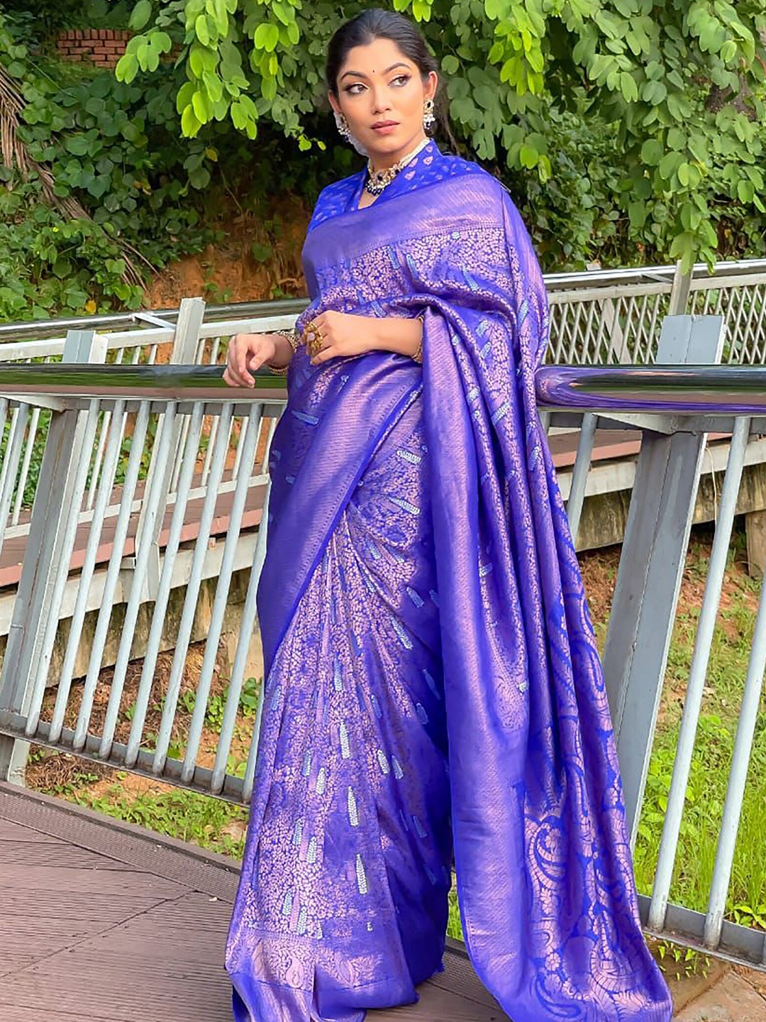 

Anjaneya Sarees Floral Woven Design Zari Banarasi Saree, Blue