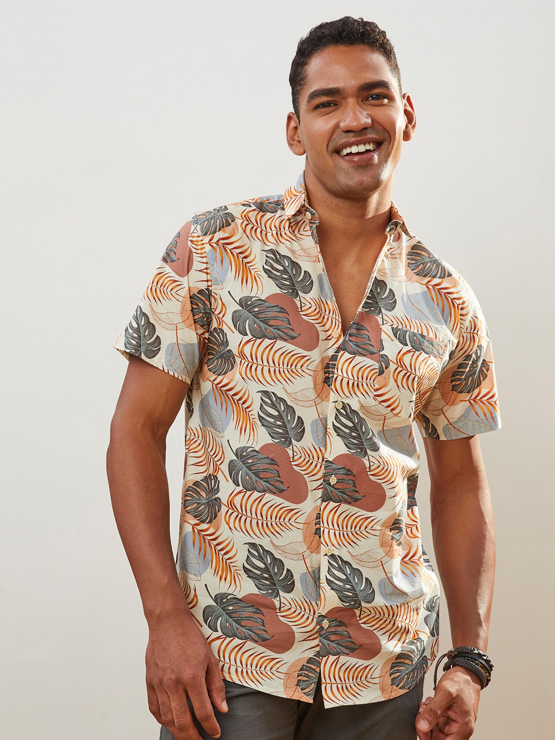 

CMGE Relaxed Tropical Printed Spread Collar Short Sleeves Cotton Casual Shirt, Brown