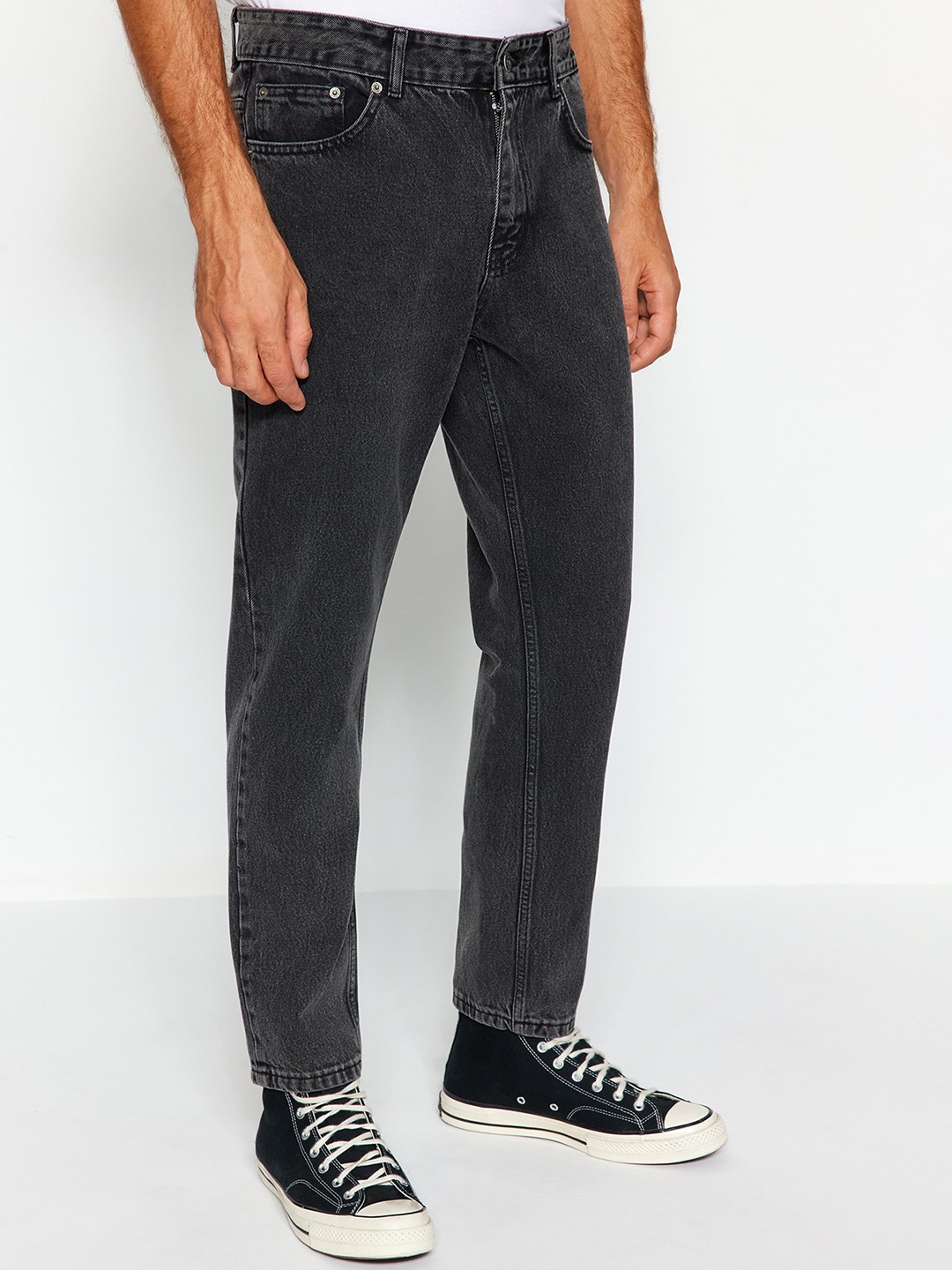 

Trendyol Men Cotton Mid-Rise Regular Fit Jeans, Black