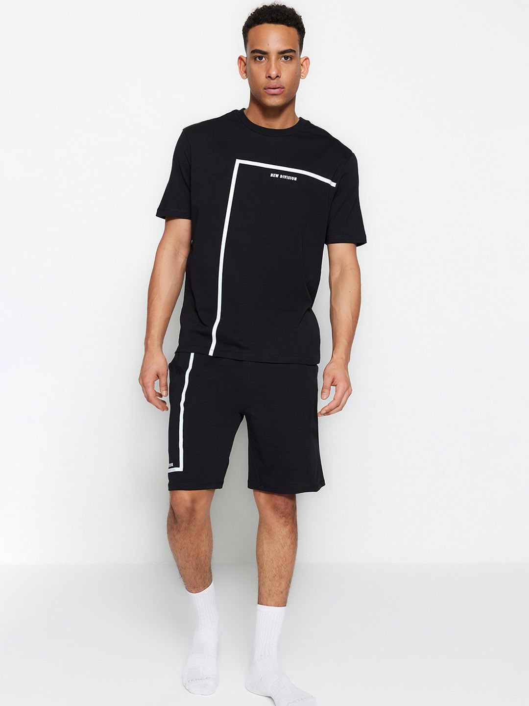 

Trendyol Graphic Printed Round Neck Pure Cotton T-Shirt & Shorts, Black