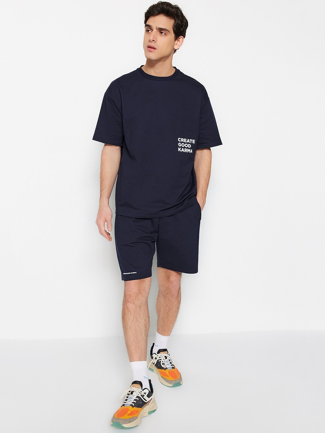 

Trendyol Men Solid Mid-Rise Tracksuit, Navy blue