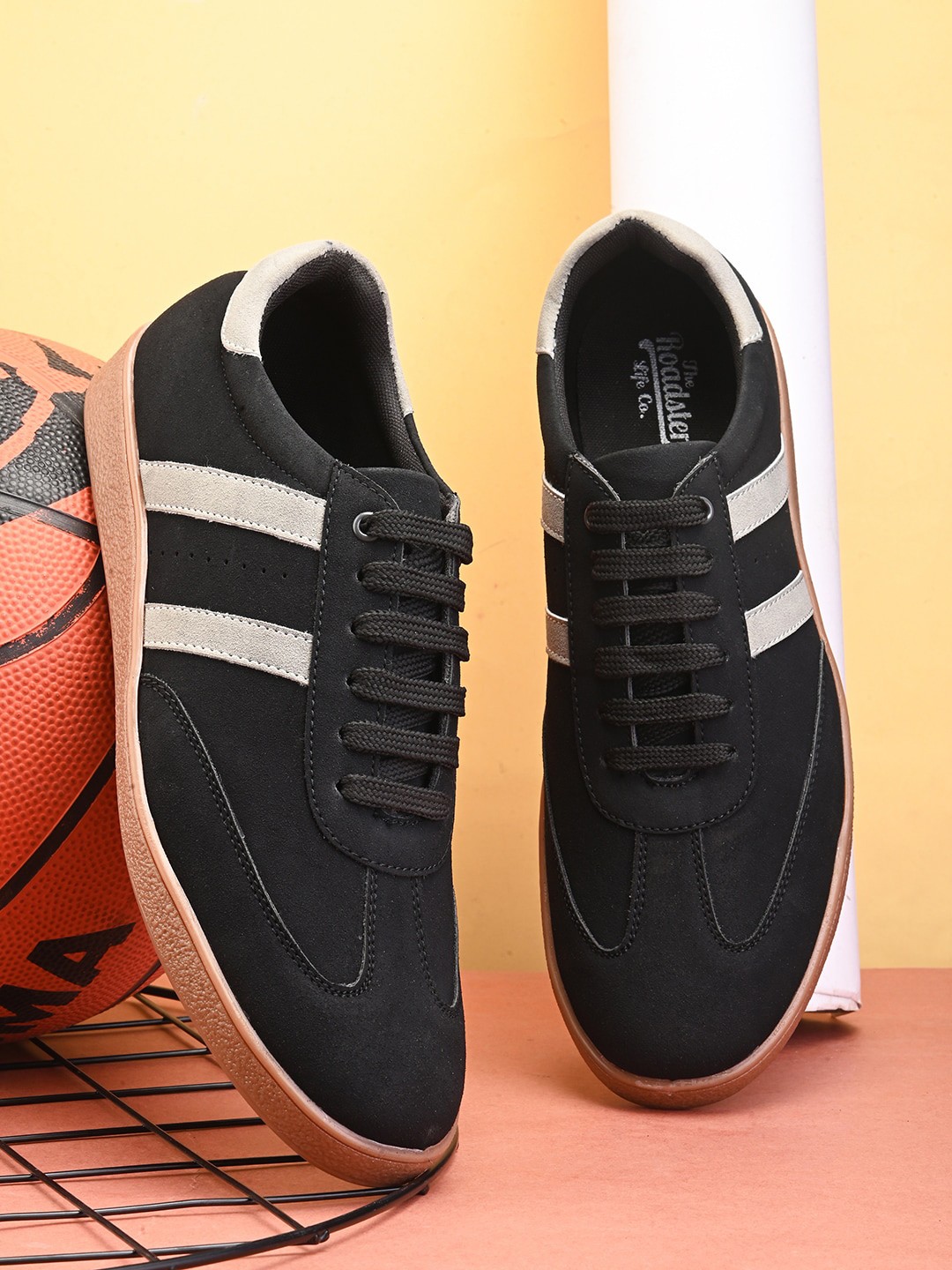 

The Roadster Lifestyle Co. Men Black Round Toe Lightweight Sneakers