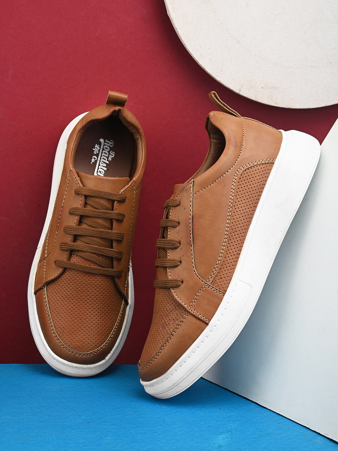 

The Roadster Lifestyle Co. Men Tan Brown Round Toe Lightweight Sneakers