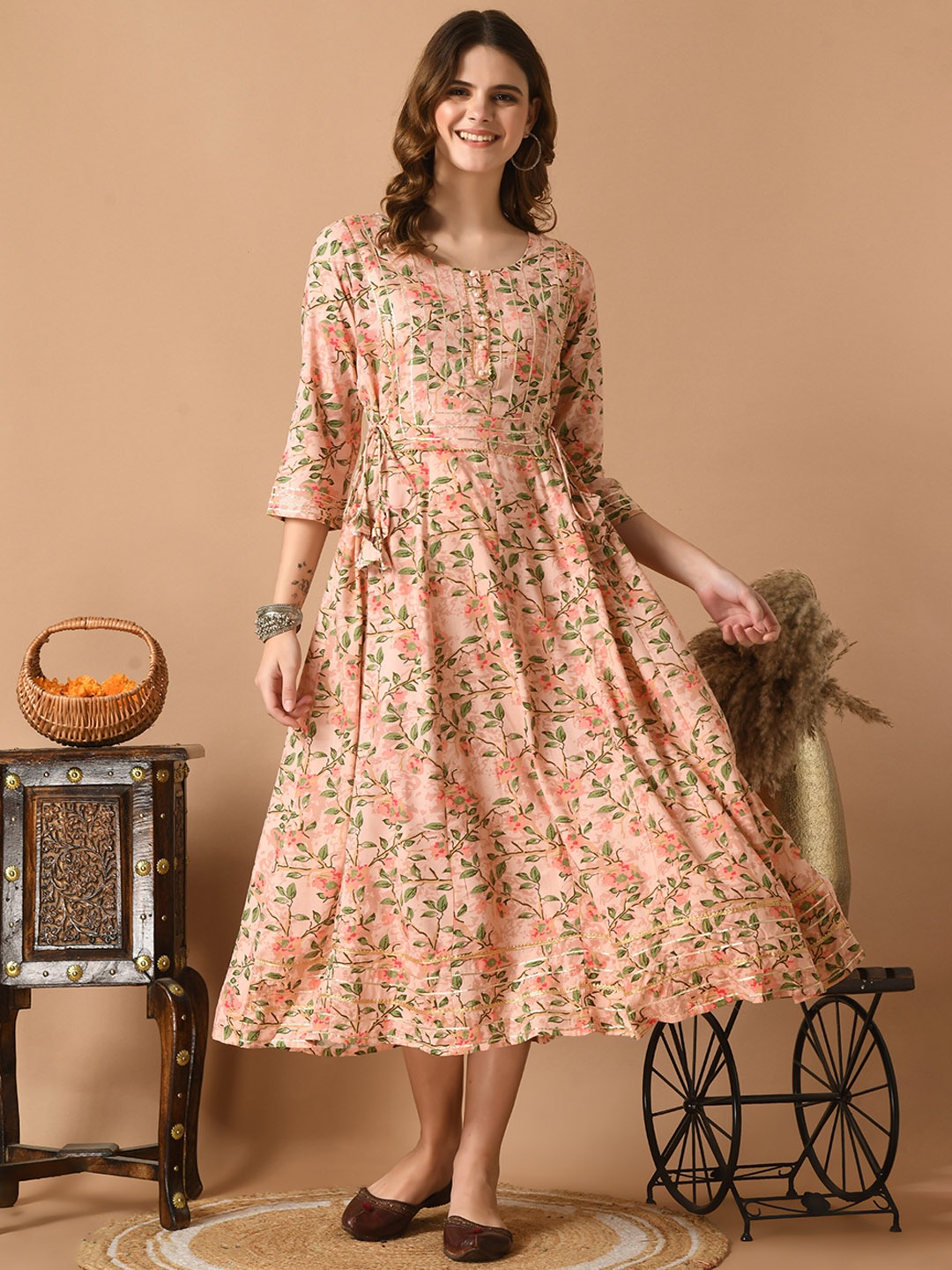 

AAYUMI Women Floral Printed Thread Work Floral Kurta, Pink