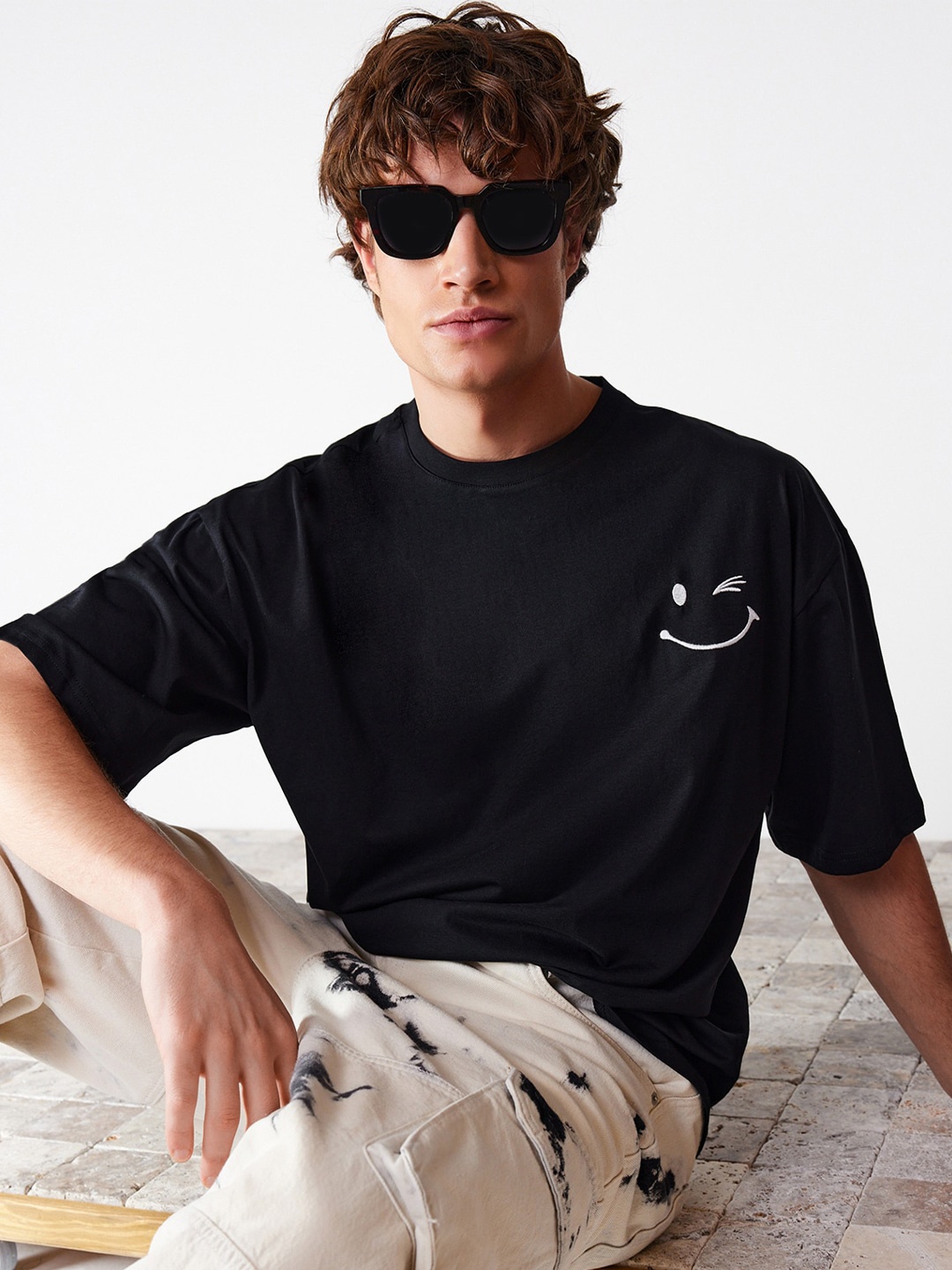 

Trendyol Round Neck Short Sleeves Cotton T-shirt, Black