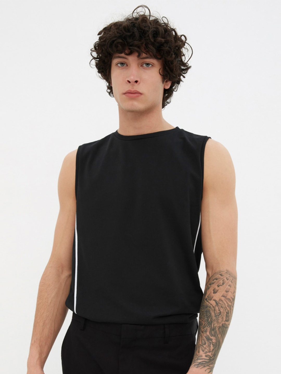 

Trendyol Round Neck Pure Cotton T-shirt, Black