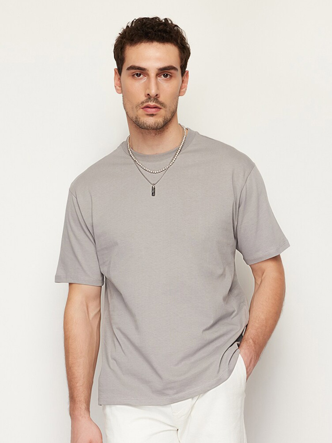 

Trendyol Men V-Neck Pockets T-shirt, Na