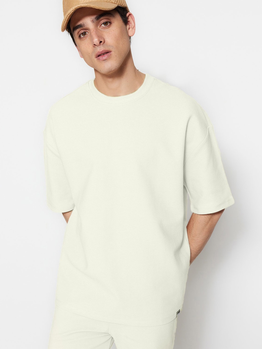 

Trendyol Men Raw Edge T-shirt, Na