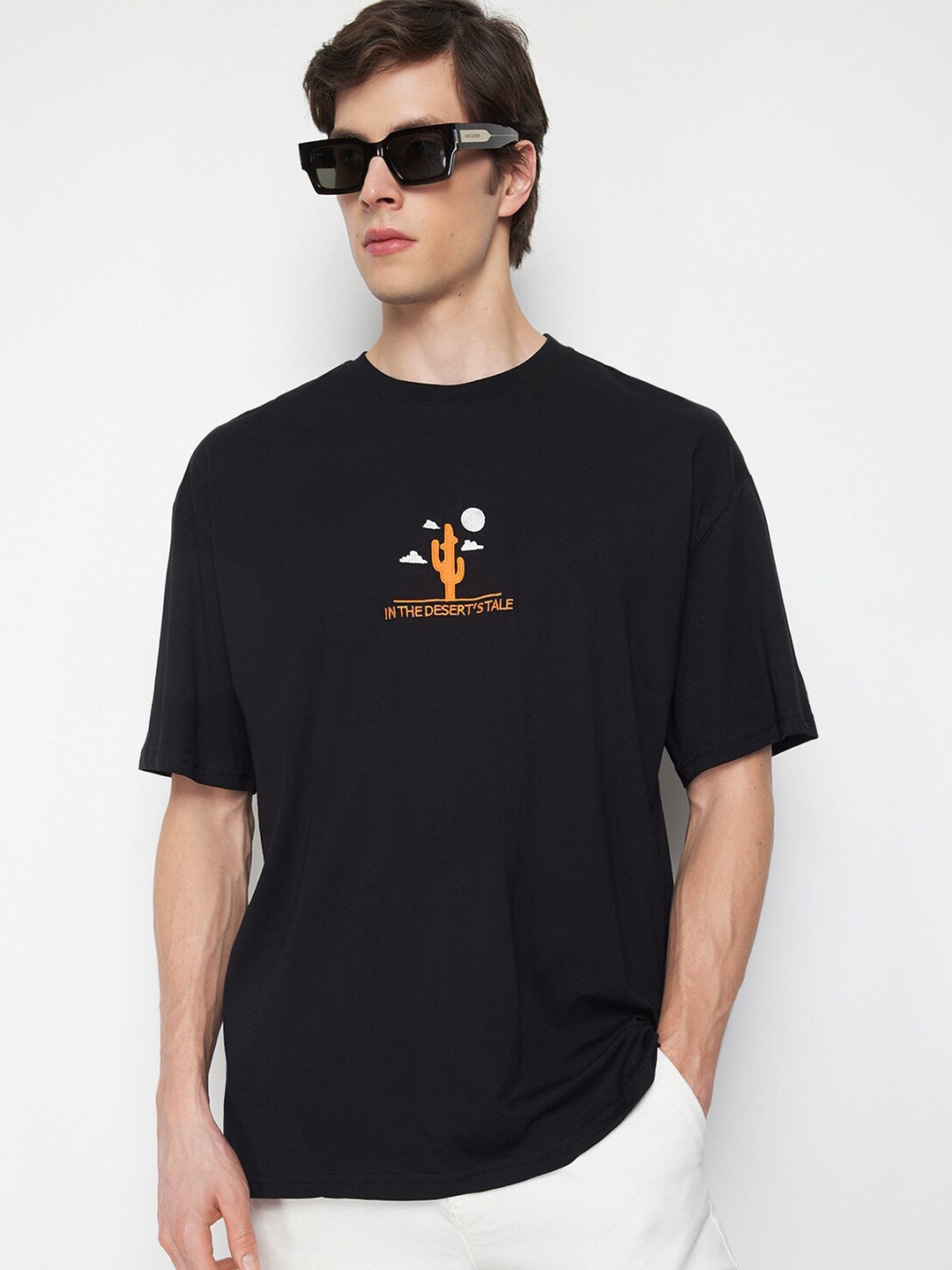 

Trendyol Round Neck Pure Cotton T-shirt, Black