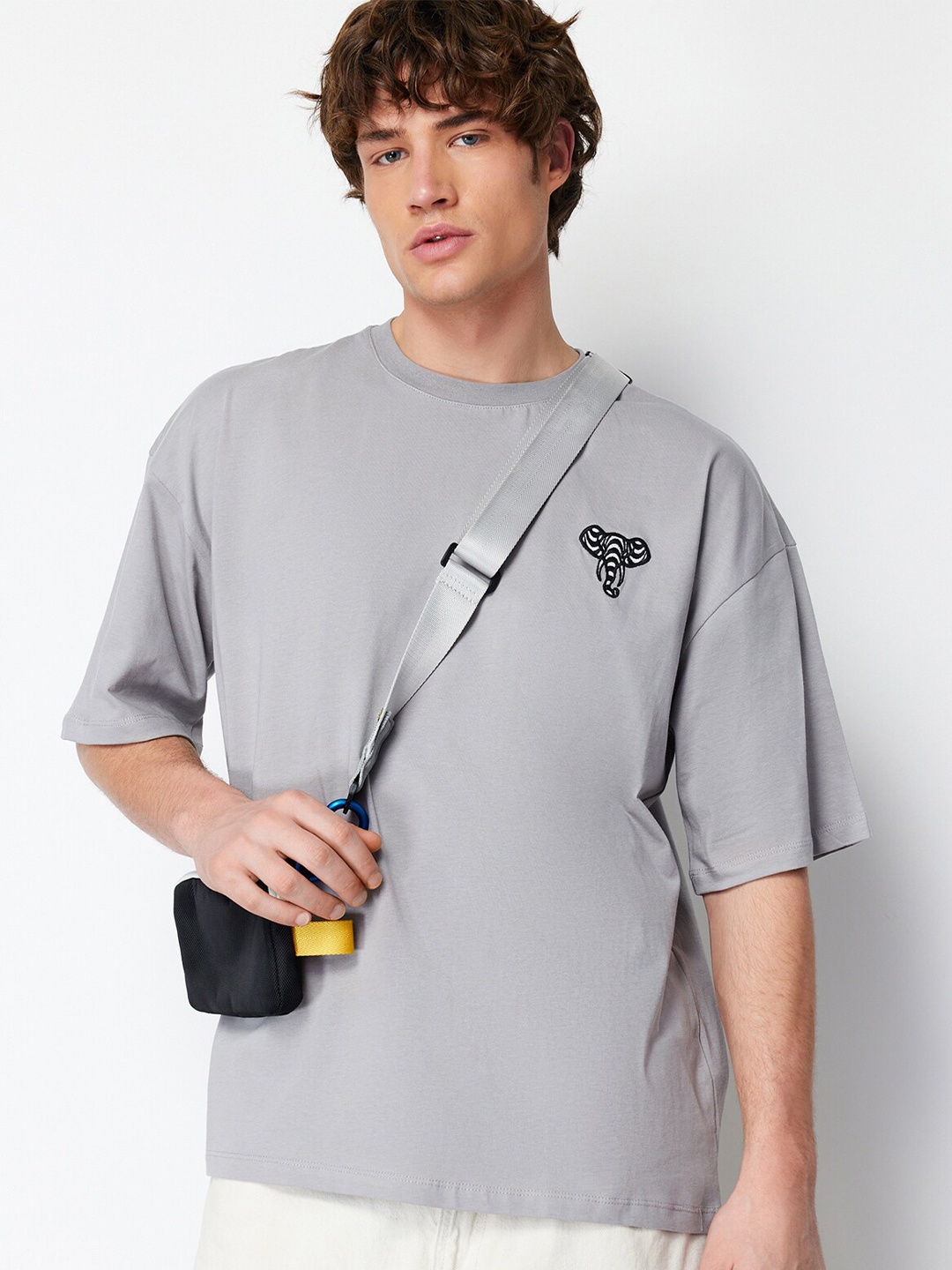 

Trendyol Round Neck Drop-Shoulder Sleeves Cotton Oversized T-shirt, Grey