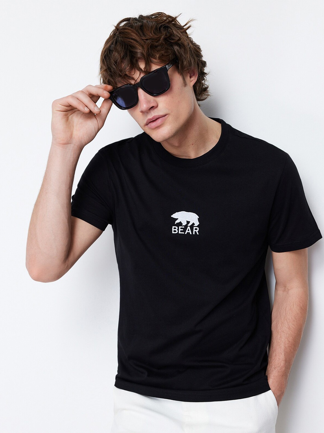 

Trendyol Round Neck Short Sleeves Cotton Regular Fit T-shirt, Black
