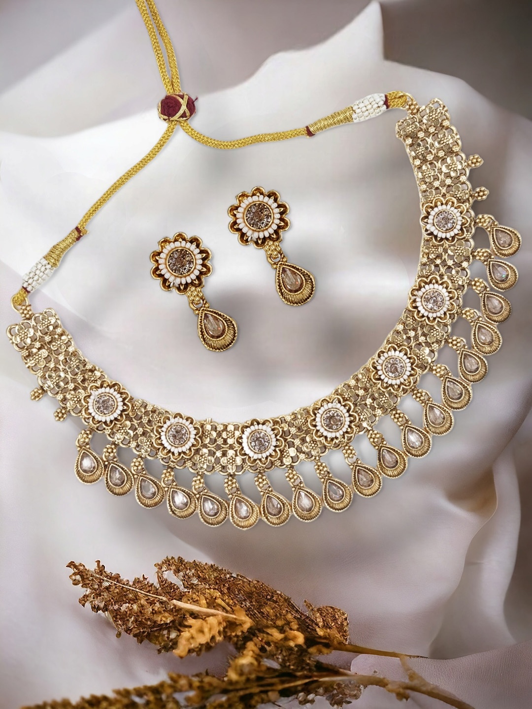 

Anouk Gold-Plated Kundan-Studded Jewellery Set