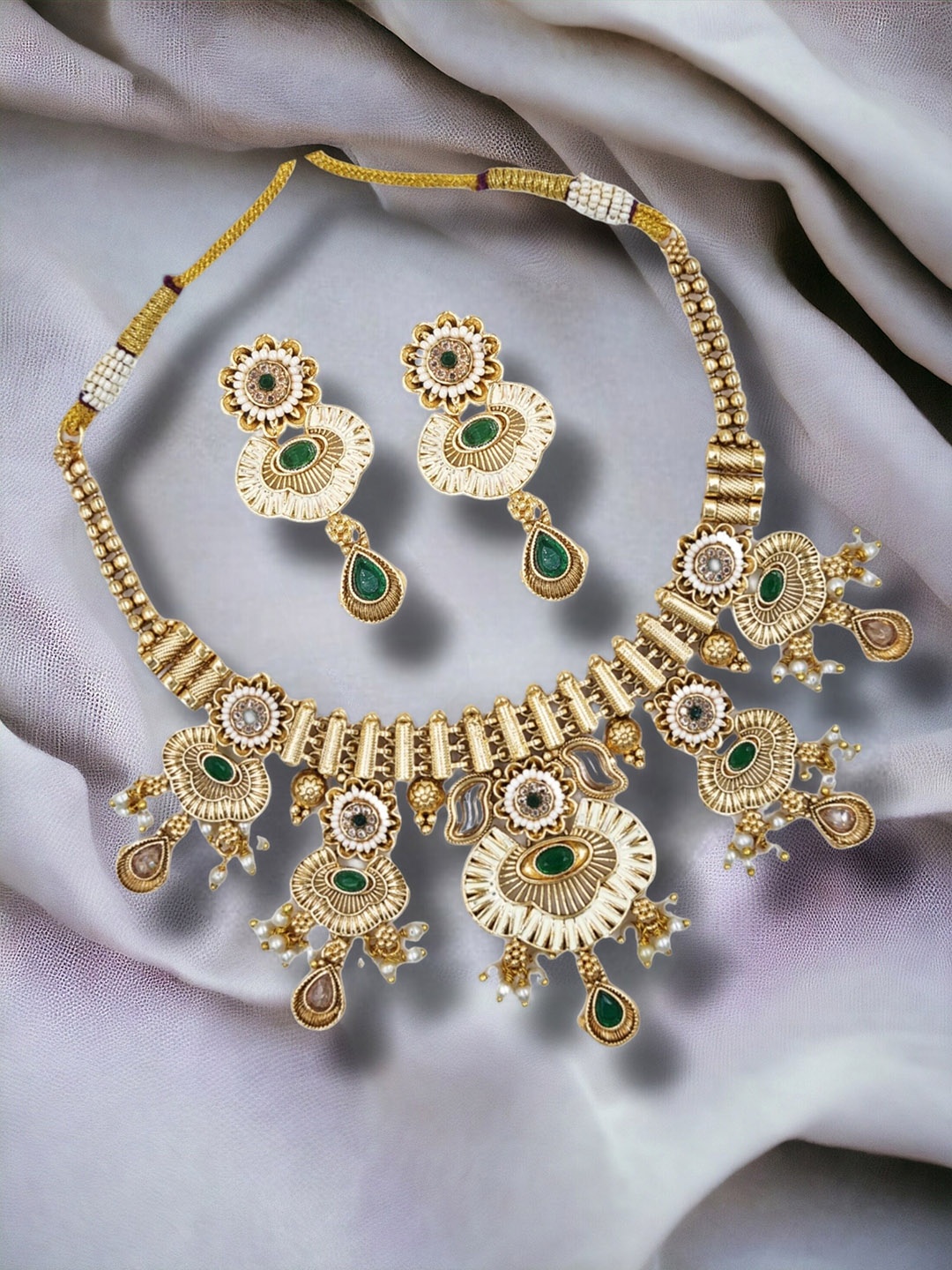 

Anouk Gold Plated Stones Studded & Beaded Jewellery Set