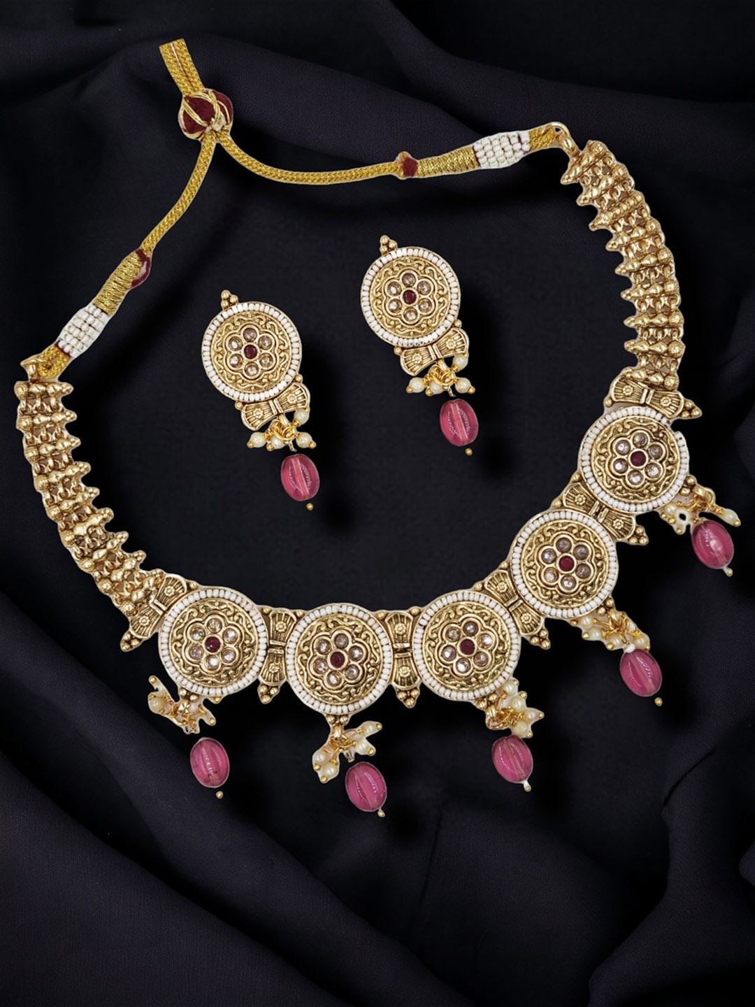 

Anouk Gold-Plated Kundan Stone Studded Jewellery Set
