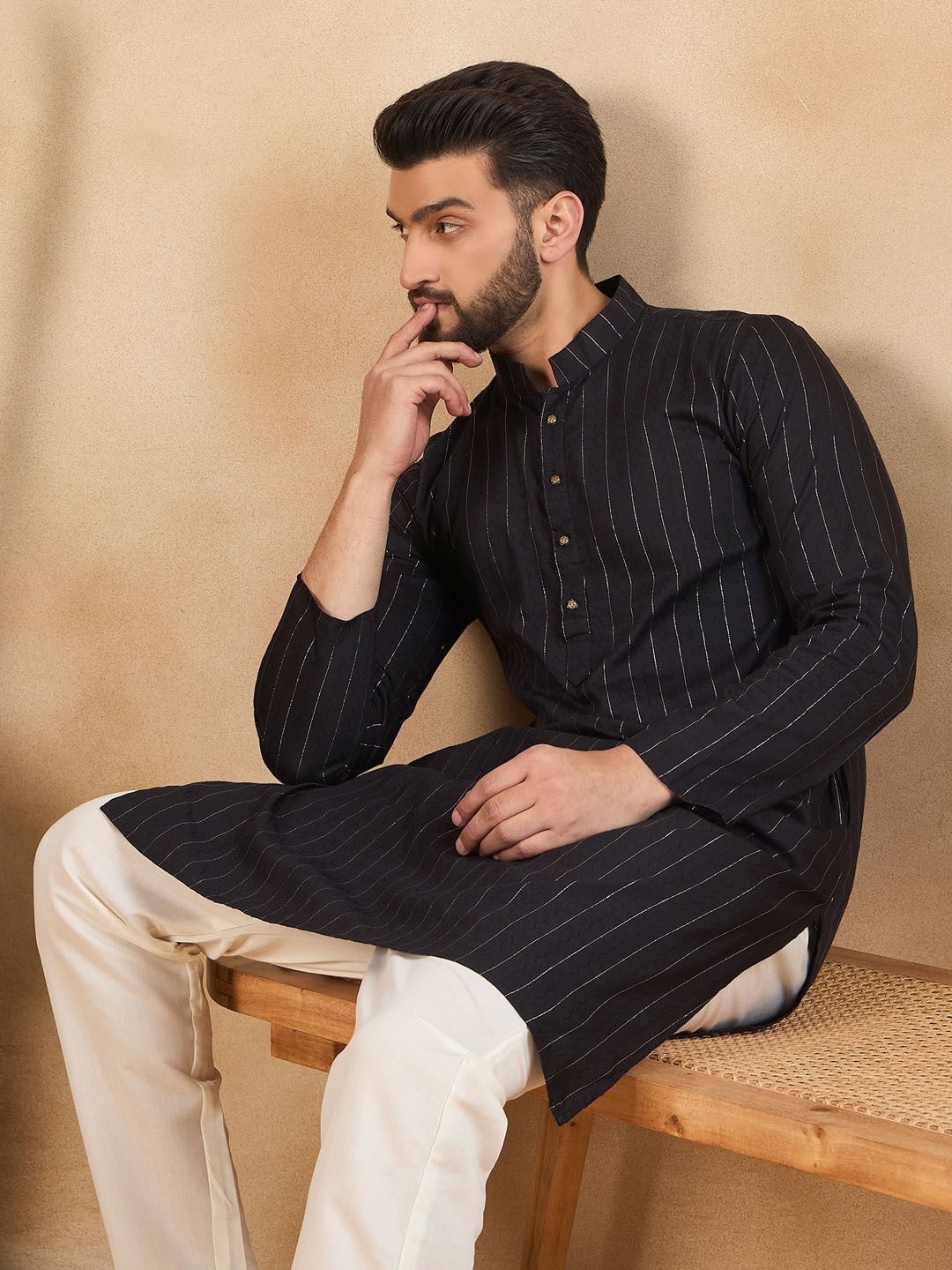 

HERE&NOW Men Thread Work Kurta, Black