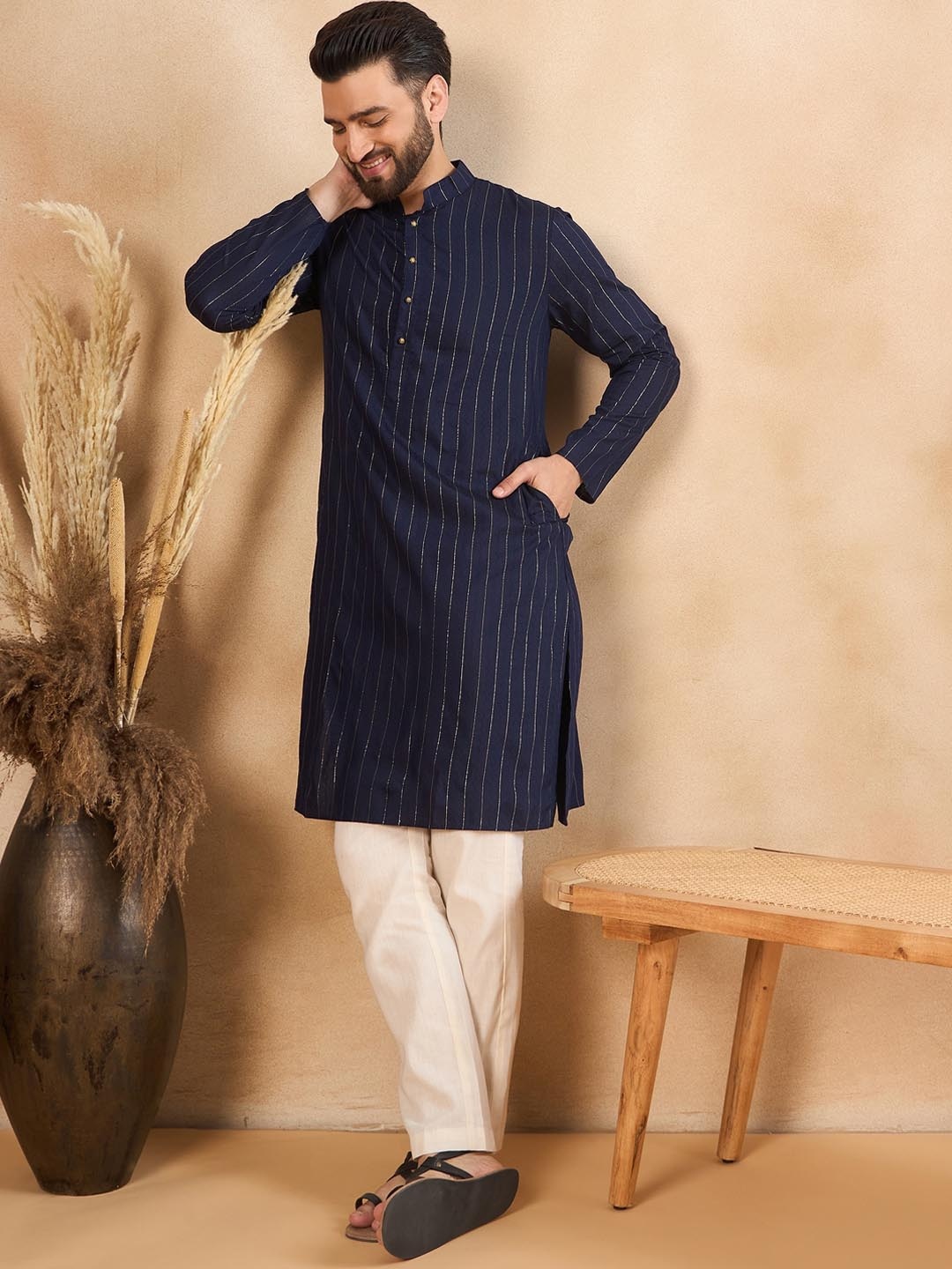 

HERE&NOW Men Printed Thread Work Kurta, Navy blue