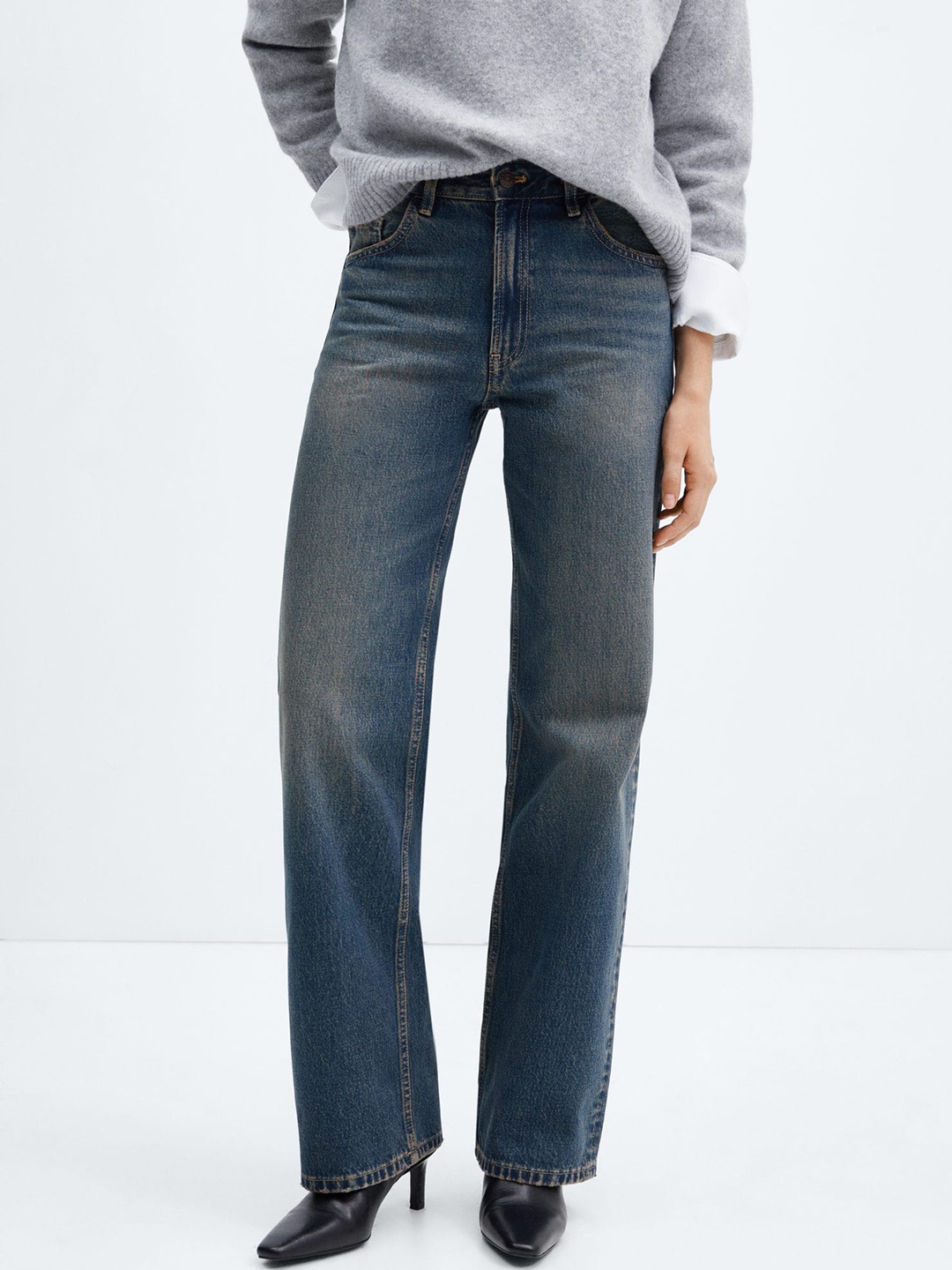 

MANGO Women Pure Cotton Straight Fit Light Fade Jeans, Blue