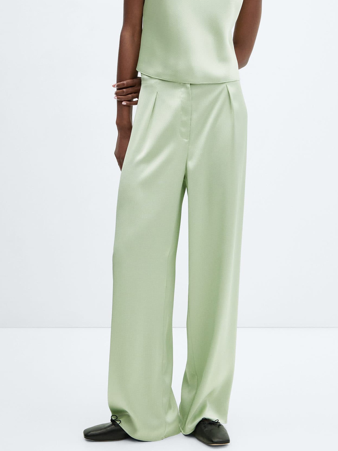 

MANGO Women Textured High-Rise Flowy Satin Trousers, Green