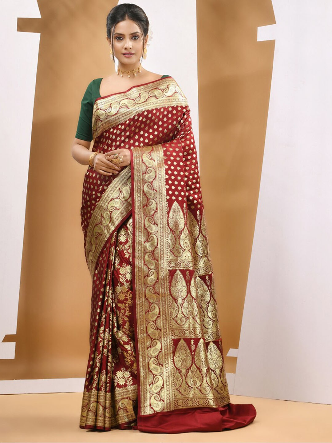 

Charukriti Ethnic Motifs Woven Design Zari Banarasi Saree, Maroon